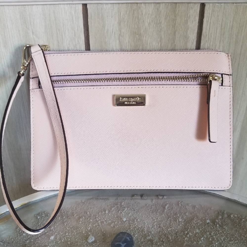 Beautiful Soft Pink Kate Spade Wristlet Like New